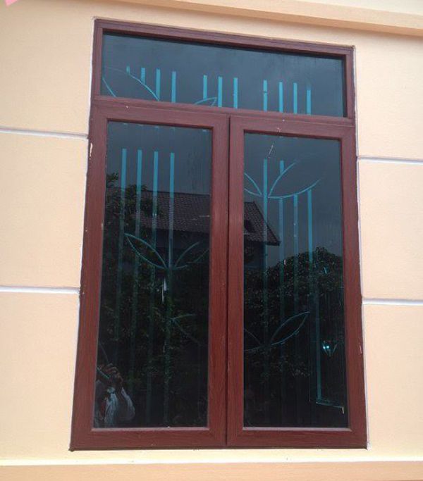  Mẫu cửa sổ nhôm kính 2 cánh mở quay