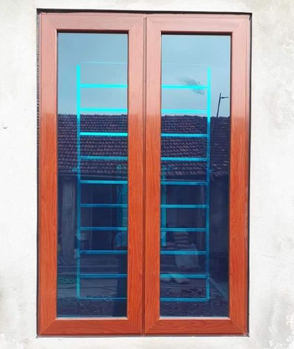 Mẫu cửa sổ nhôm kính 2 cánh màu vân gỗ
