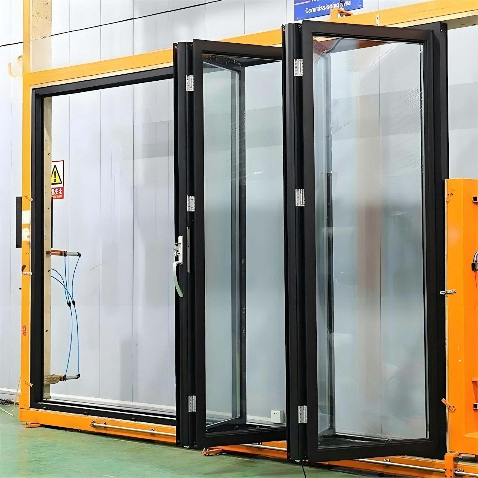 Cửa kính khung nhôm dạng xếp trượt